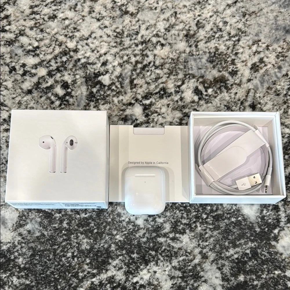 Apple White Wireless Earbuds with Charging Case